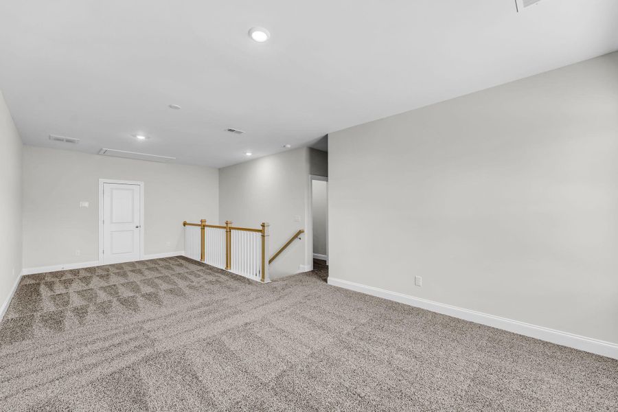 Spacious, unfurnished interior of a new home in , Summerville (Image 39).