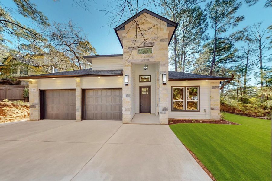 Virtual grass added to show potential landscaping. Virtual grass added to show potential landscaping.