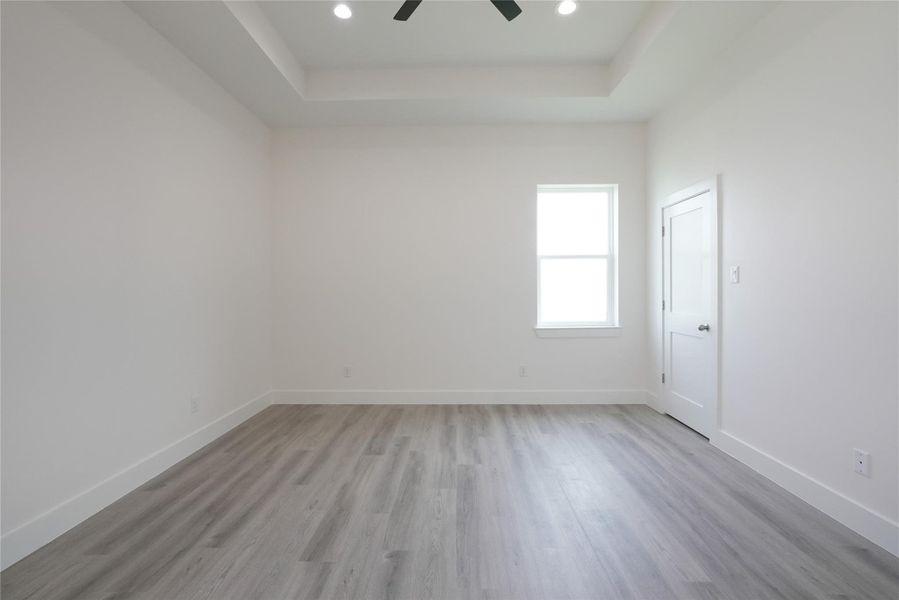 Spacious, unfurnished interior of a new home in , Galveston (Image 16).