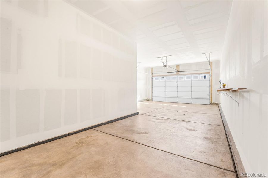 Spacious, unfurnished interior of a new home in Independence, Elizabeth (Image 14).