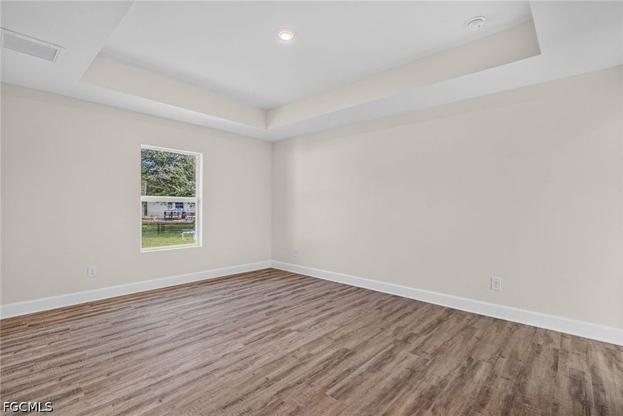 Spacious, unfurnished interior of a new home in Cape Coral, Cape Coral (Image 24).