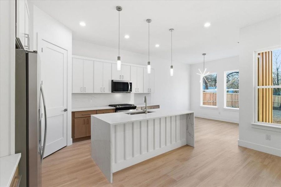 Furnished interior view inside a new home in , Dallas (Image 9).