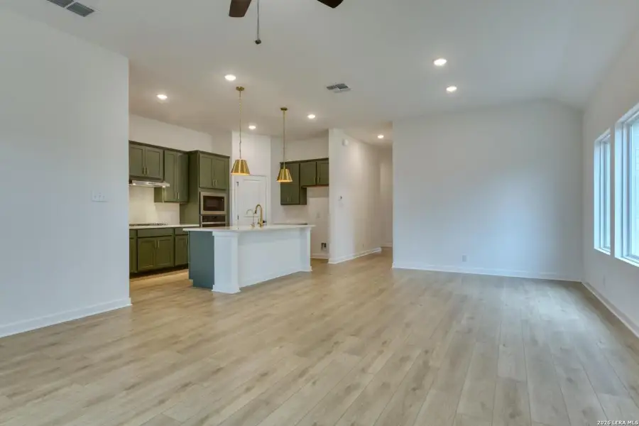 Spacious, unfurnished interior of a new home in , San Antonio (Image 12).