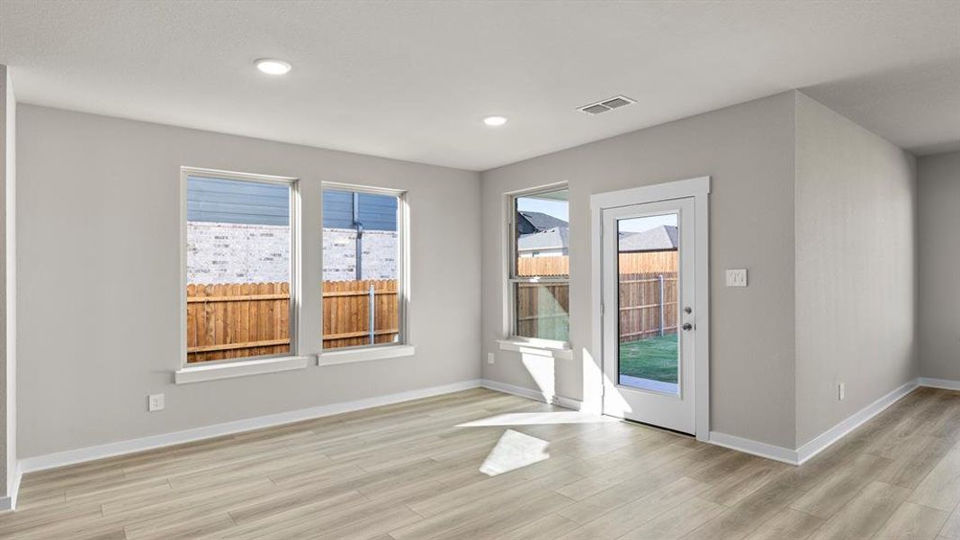 09. 1632 Elle - Dining