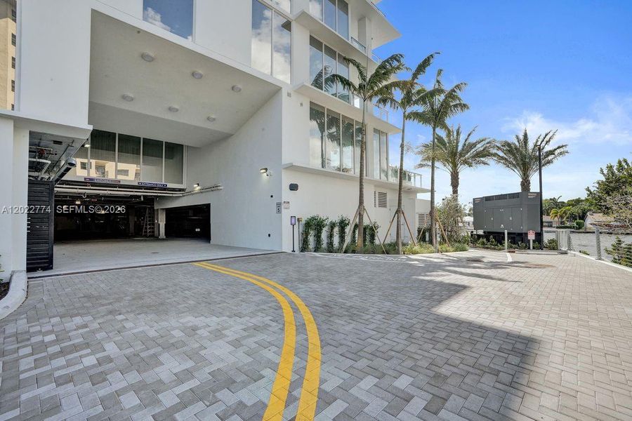 Condo located in Pompano Beach, FL showcasing its design and architecture (Image 29).