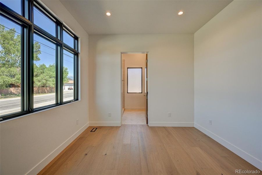 Spacious, unfurnished interior of a new home in , Buena Vista (Image 20).