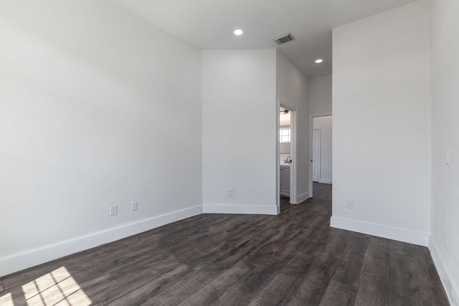 Spacious, unfurnished interior of a new home in , Spring (Image 25).