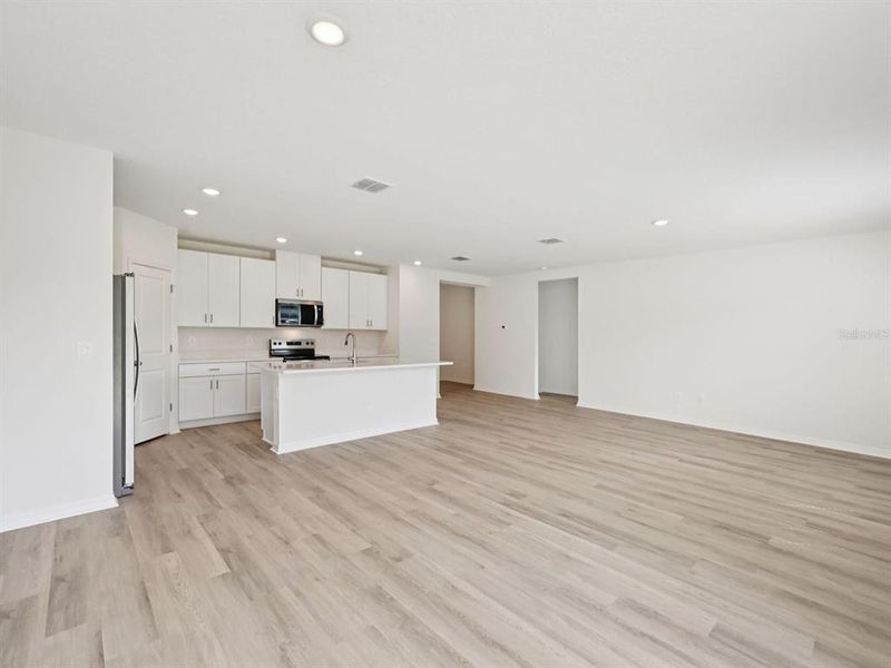 Spacious, unfurnished interior of a new home in The Reserve at Van Oaks, Auburndale (Image 8).