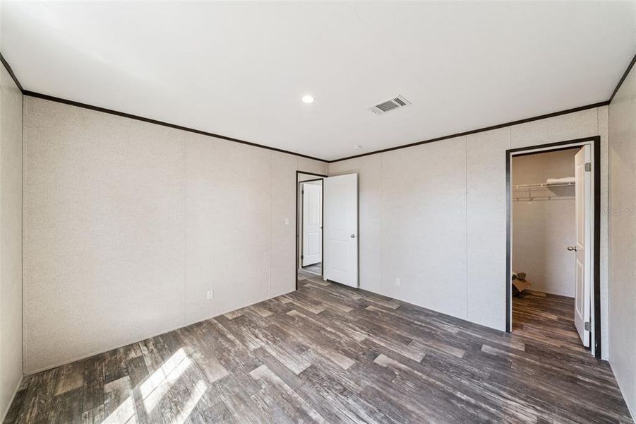 Spacious, unfurnished interior of a new home in , Orlando (Image 18).