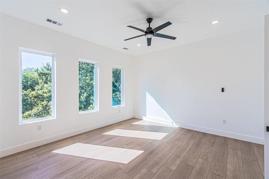 Spacious, unfurnished interior of a new home in , Dallas (Image 26).