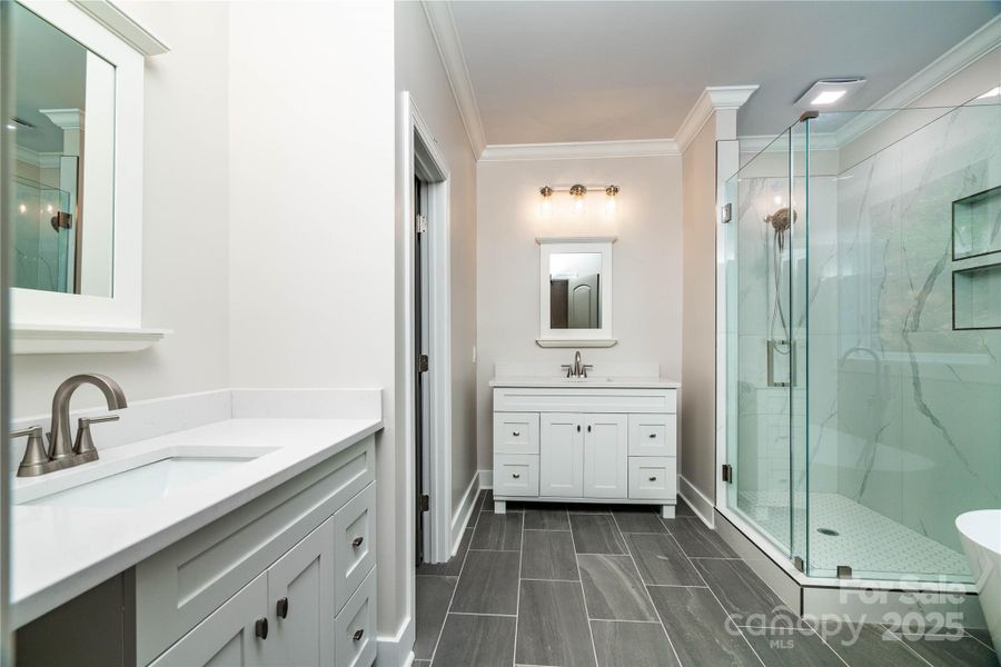 Furnished interior view inside a new home in , Dallas (Image 28). Furnished interior view inside a new home in , Dallas (Image 28).