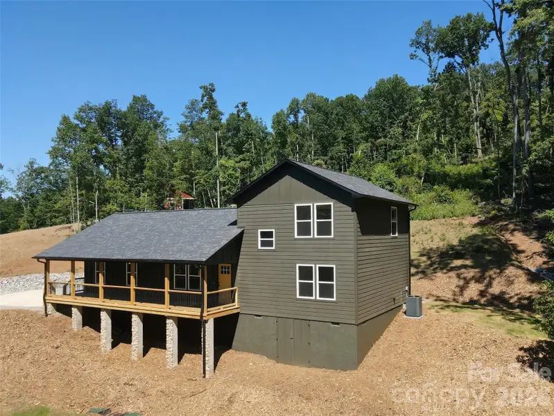 Exterior details and patio area of a home in , Marion (Image 4).