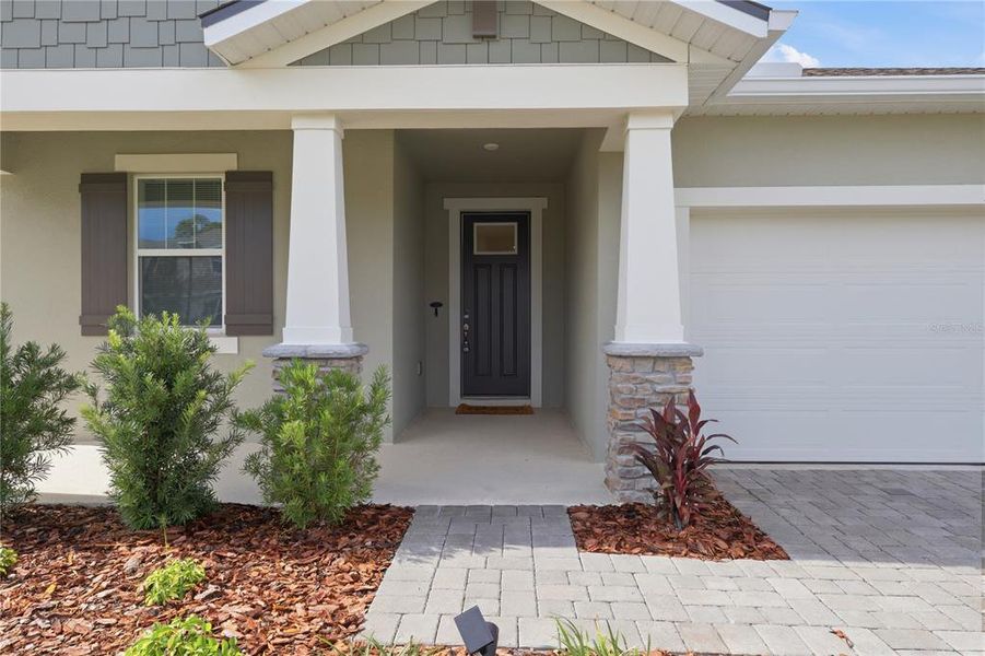 Exterior details and patio area of a home in Grandview Gardens, Deland (Image 25).