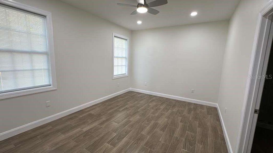 Spacious, unfurnished interior of a new home in , Sebring (Image 14).