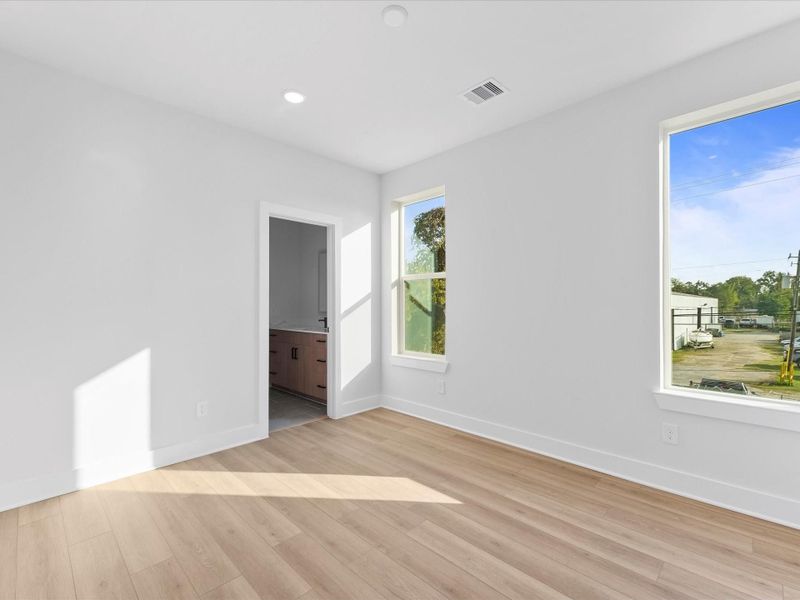 Spacious, unfurnished interior of a new home in Jesselton Square at Creekmont, Houston (Image 24). Spacious, unfurnished interior of a new home in Jesselton Square at Creekmont, Houston (Image 24).