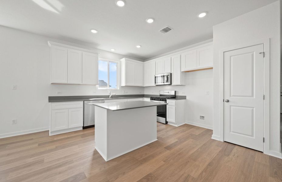 Furnished interior view inside a new home in Alto, San Marcos (Image 6).