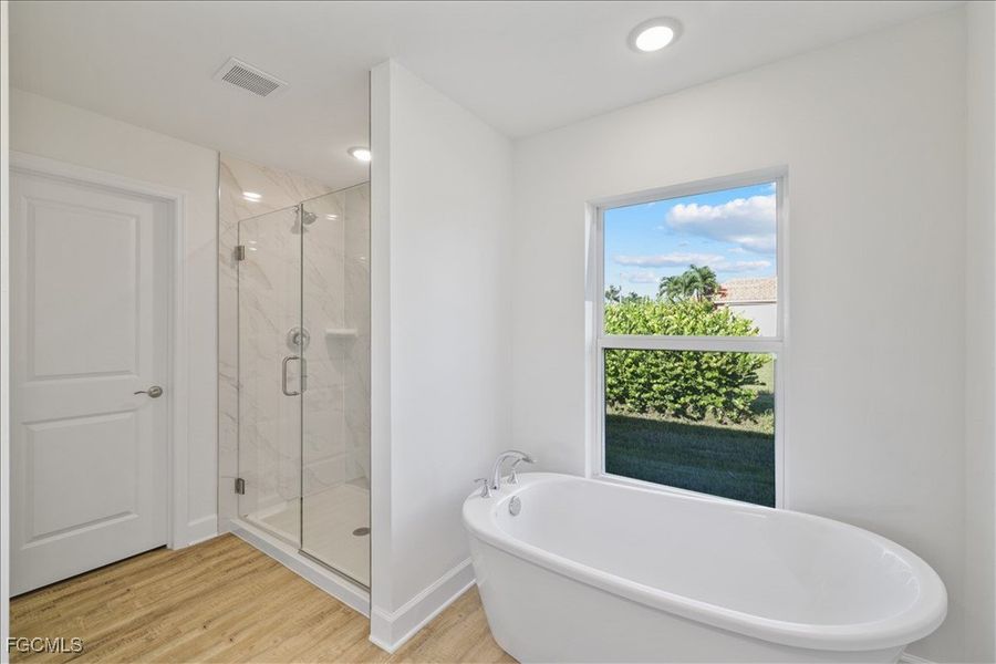 Furnished interior view inside a new home in Cape Coral, Cape Coral (Image 11).