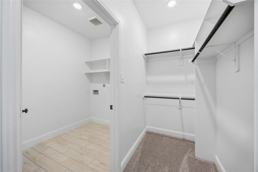 Spacious, unfurnished interior of a new home in Sienna, Missouri City (Image 26).