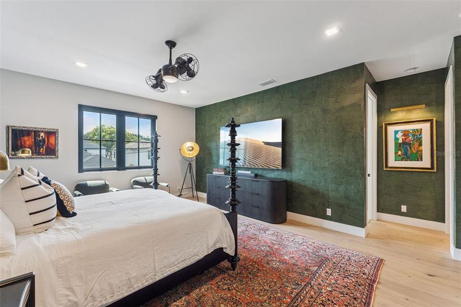 Furnished interior view inside a new home in , Orlando (Image 12).