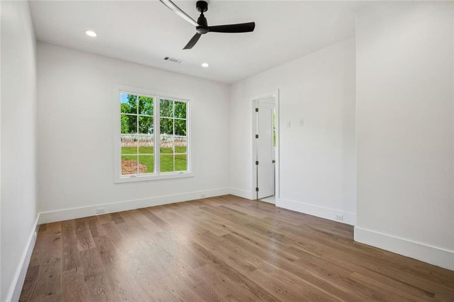 Spacious, unfurnished interior of a new home in , Athens (Image 27).