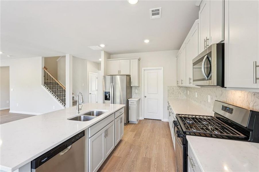 Furnished interior view inside a new home in Ivey Township, Dallas (Image 9).