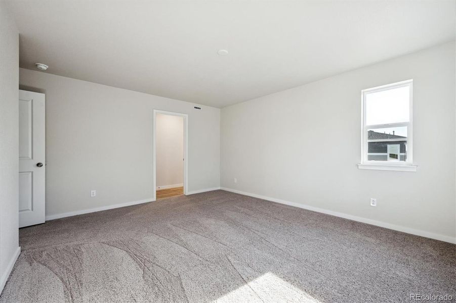 Spacious, unfurnished interior of a new home in Windler, Aurora (Image 13).