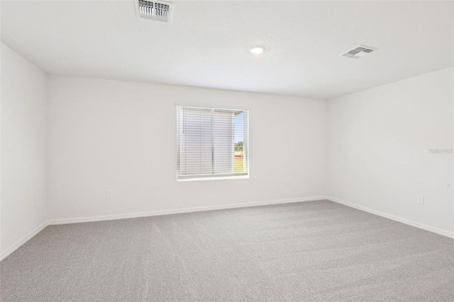 Spacious, unfurnished interior of a new home in Hilltop Vistas, Dade City (Image 21).