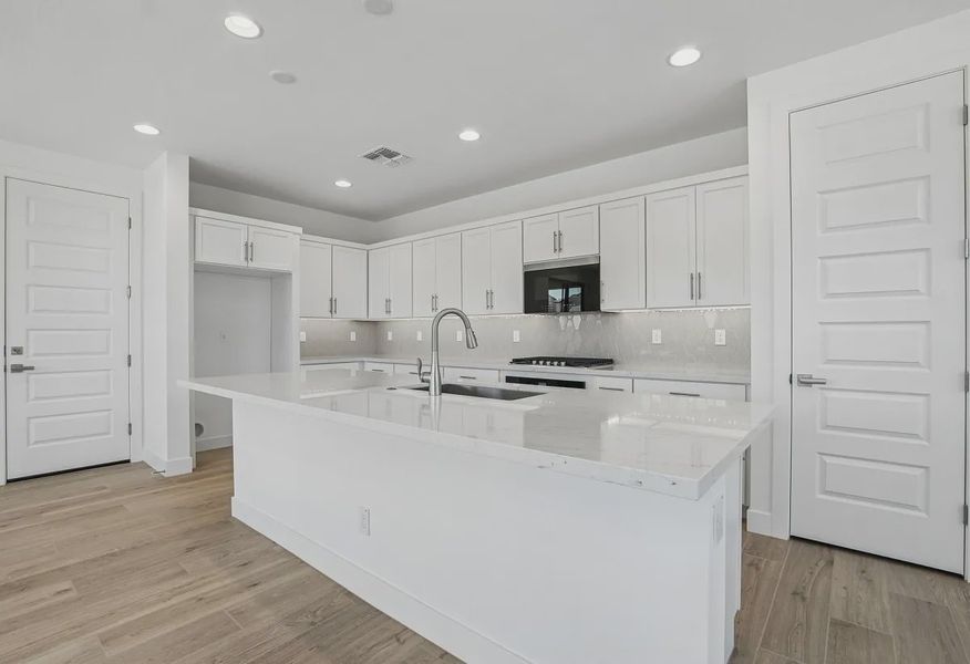 Kitchen - 4 of 13