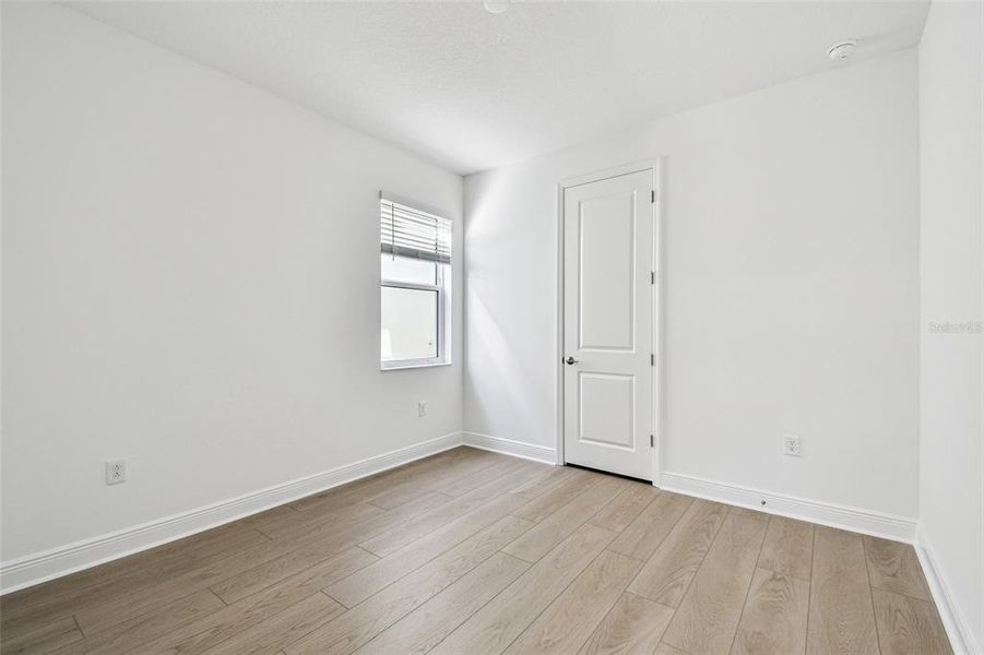 Spacious, unfurnished interior of a new home in Hawkstone, Sarasota (Image 21).