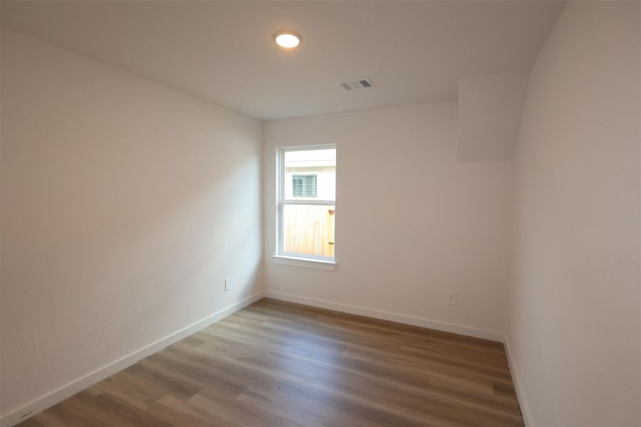 Spacious, unfurnished interior of a new home in Lone Star Landing, Montgomery (Image 14).