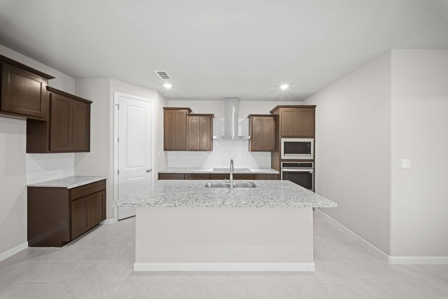 Furnished interior view inside a new home in Monte Cielo, Weslaco (Image 4).