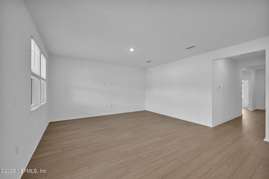 Spacious, unfurnished interior of a new home in Hyland Trail, Green Cove Springs (Image 28).