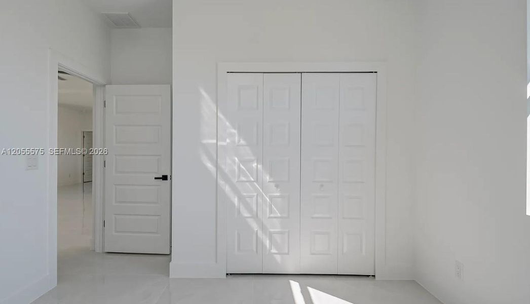Spacious, unfurnished interior of a new home in , Lehigh Acres (Image 22).