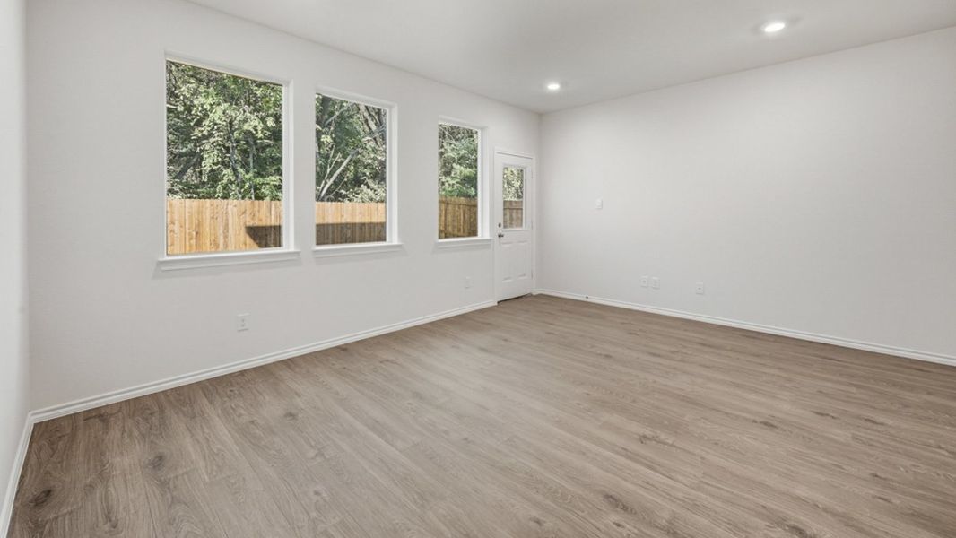 Spacious, unfurnished interior of a new home in Arbor Trails South, Princeton (Image 5).
