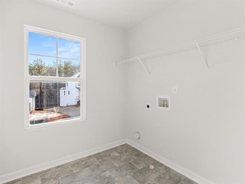 Spacious, unfurnished interior of a new home in Falcon Landing, Gainesville (Image 14).