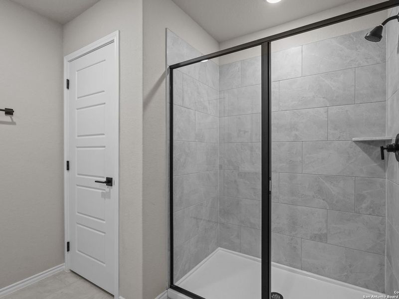 Image 32 of a home in Royal Crest.