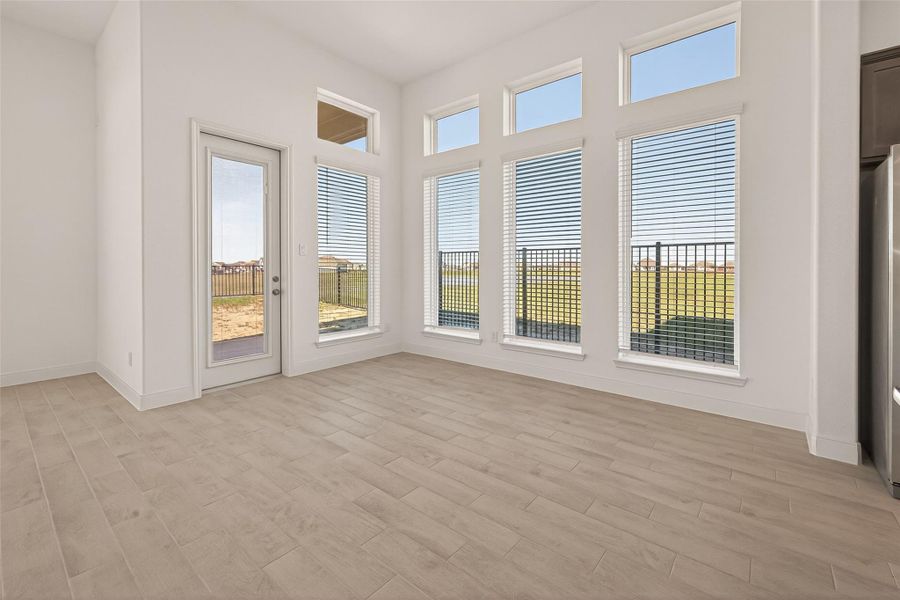 Spacious, unfurnished interior of a new home in Lago Mar, Texas City (Image 19).