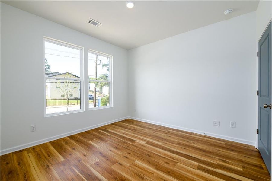 Spacious, unfurnished interior of a new home in , Atlanta (Image 18).