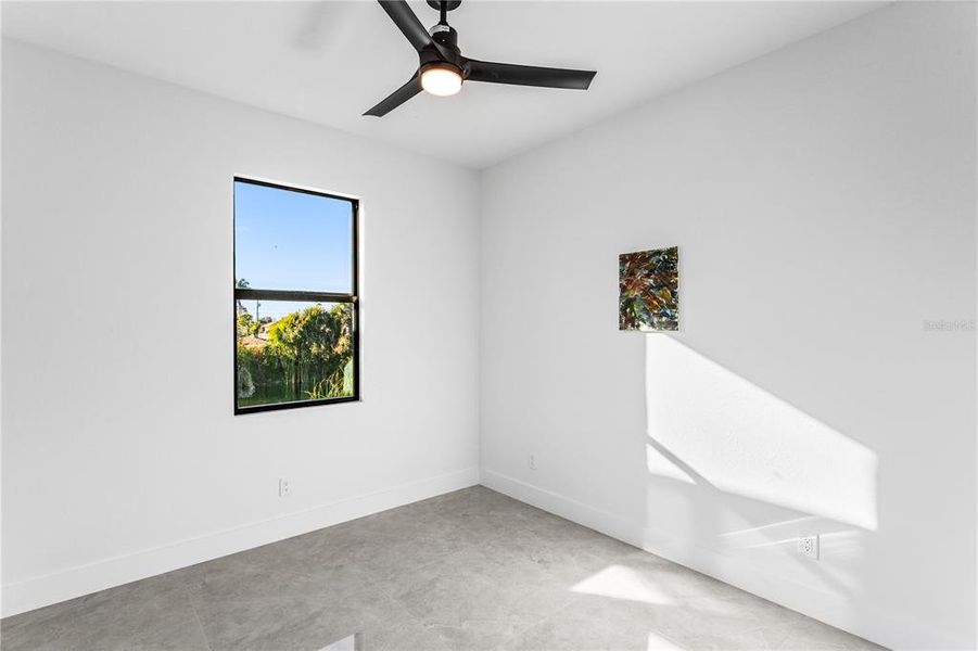 Spacious, unfurnished interior of a new home in , Cape Coral (Image 30).
