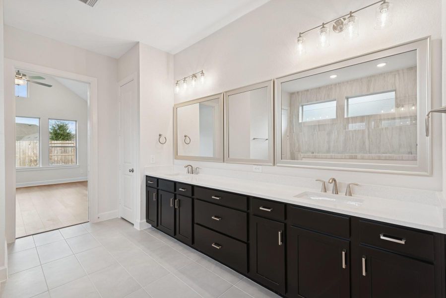 Furnished interior view inside a new home in The Highlands 55' - Encore Collection, Porter (Image 3). Furnished interior view inside a new home in The Highlands 55' - Encore Collection, Porter (Image 3).