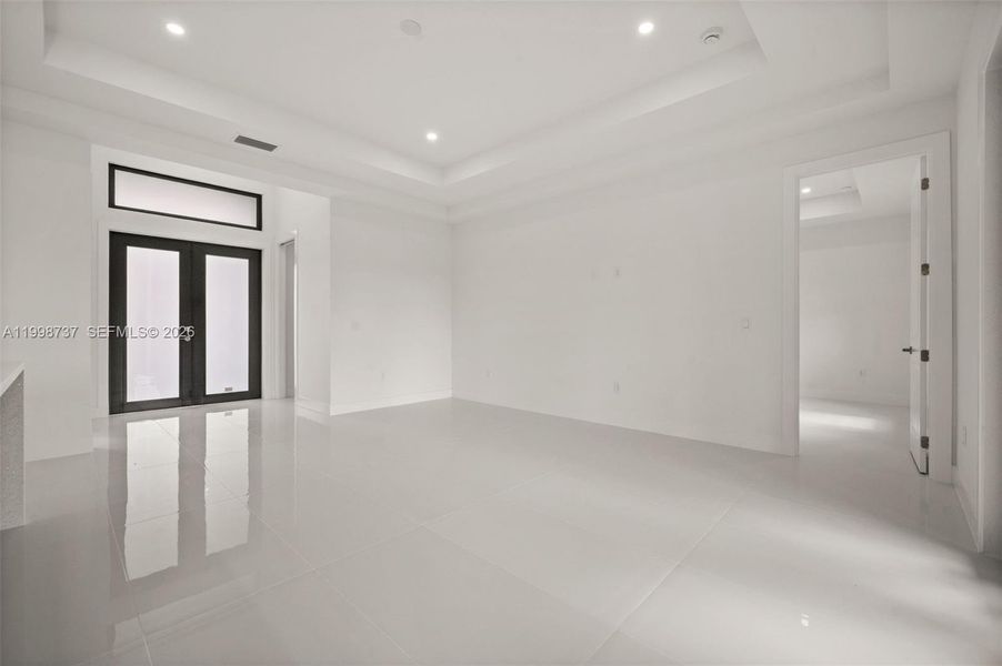 Spacious, unfurnished interior of a new home in , Lehigh Acres (Image 12).