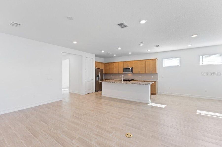 Spacious, unfurnished interior of a new home in Ocala Preserve, Ocala (Image 14).
