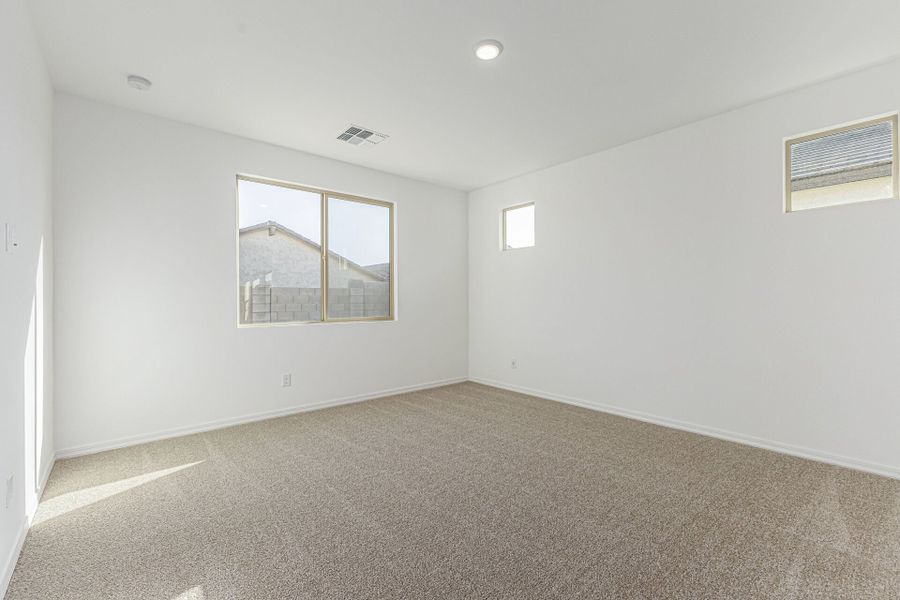 Spacious, unfurnished interior of a new home in Tyler Ranch, Buckeye (Image 11).