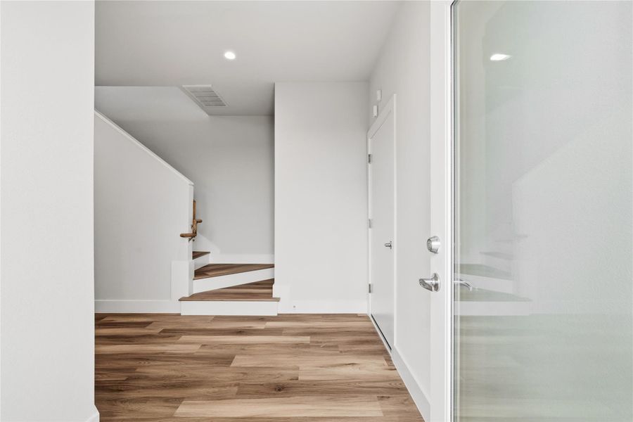A purposeful entry sets the tone. The main living areas are positioned on the second level, creating separation between daily living and arrival, an intentional layout that prioritizes light, privacy, and flow upstairs.