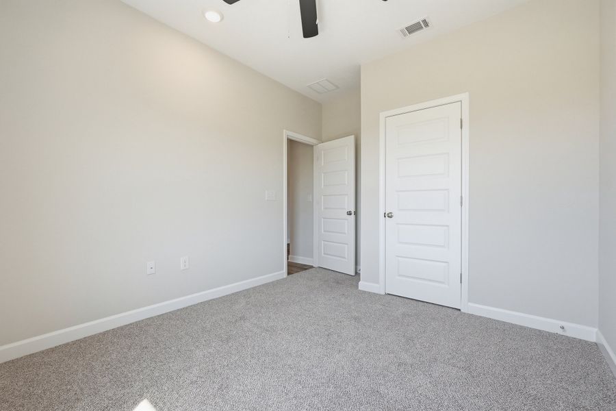 Spacious, unfurnished interior of a new home in McCarthy Estates, Defuniak Springs (Image 25).