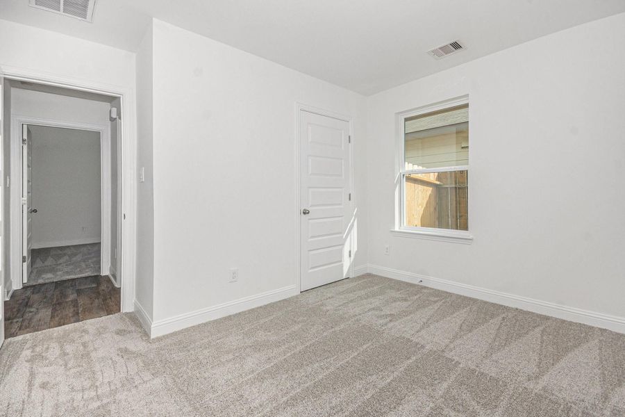 Spacious, unfurnished interior of a new home in Kiber Reserve, Angleton (Image 16).