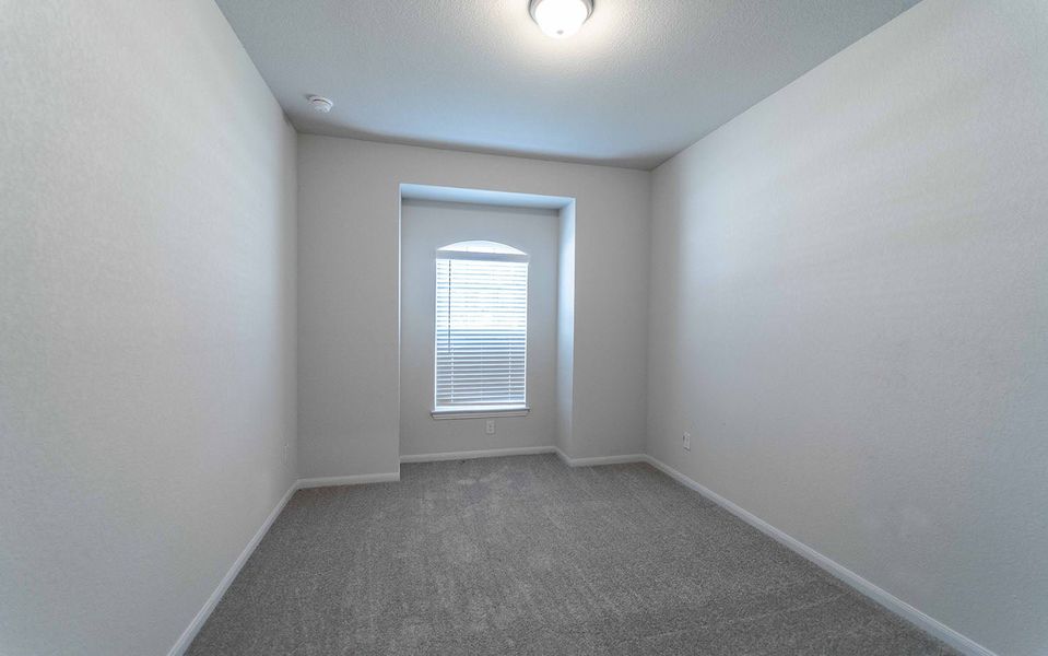 Spacious, unfurnished interior of a new home in Hunter's Ranch, San Antonio (Image 14).