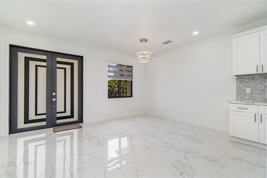 Spacious, unfurnished interior of a new home in , Port Charlotte (Image 14).