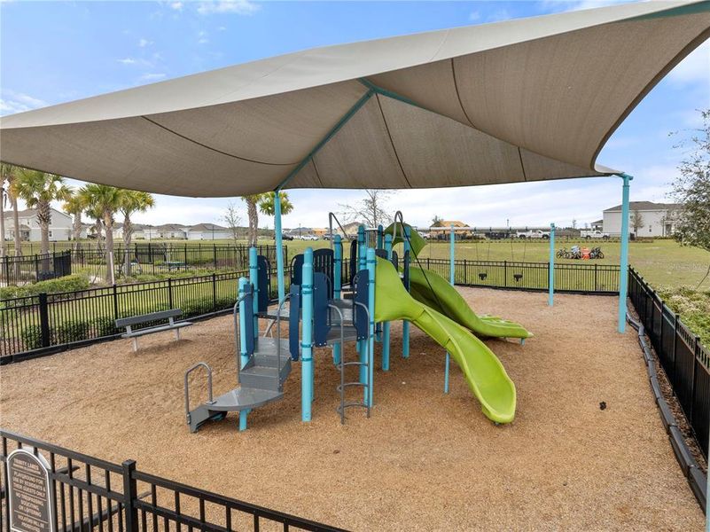 Community amenities in , Groveland (Image 67).