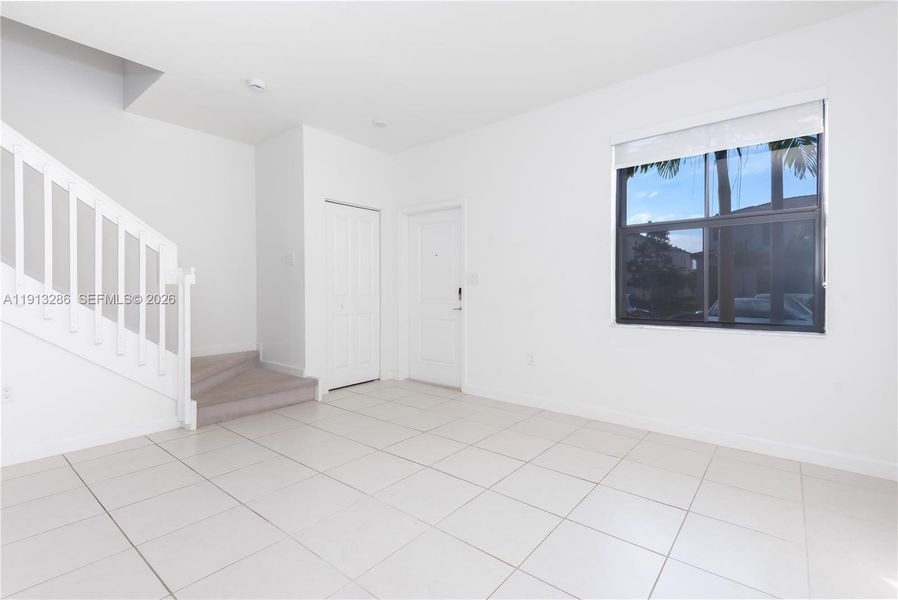 Spacious, unfurnished interior of a new home in , Miami (Image 27).